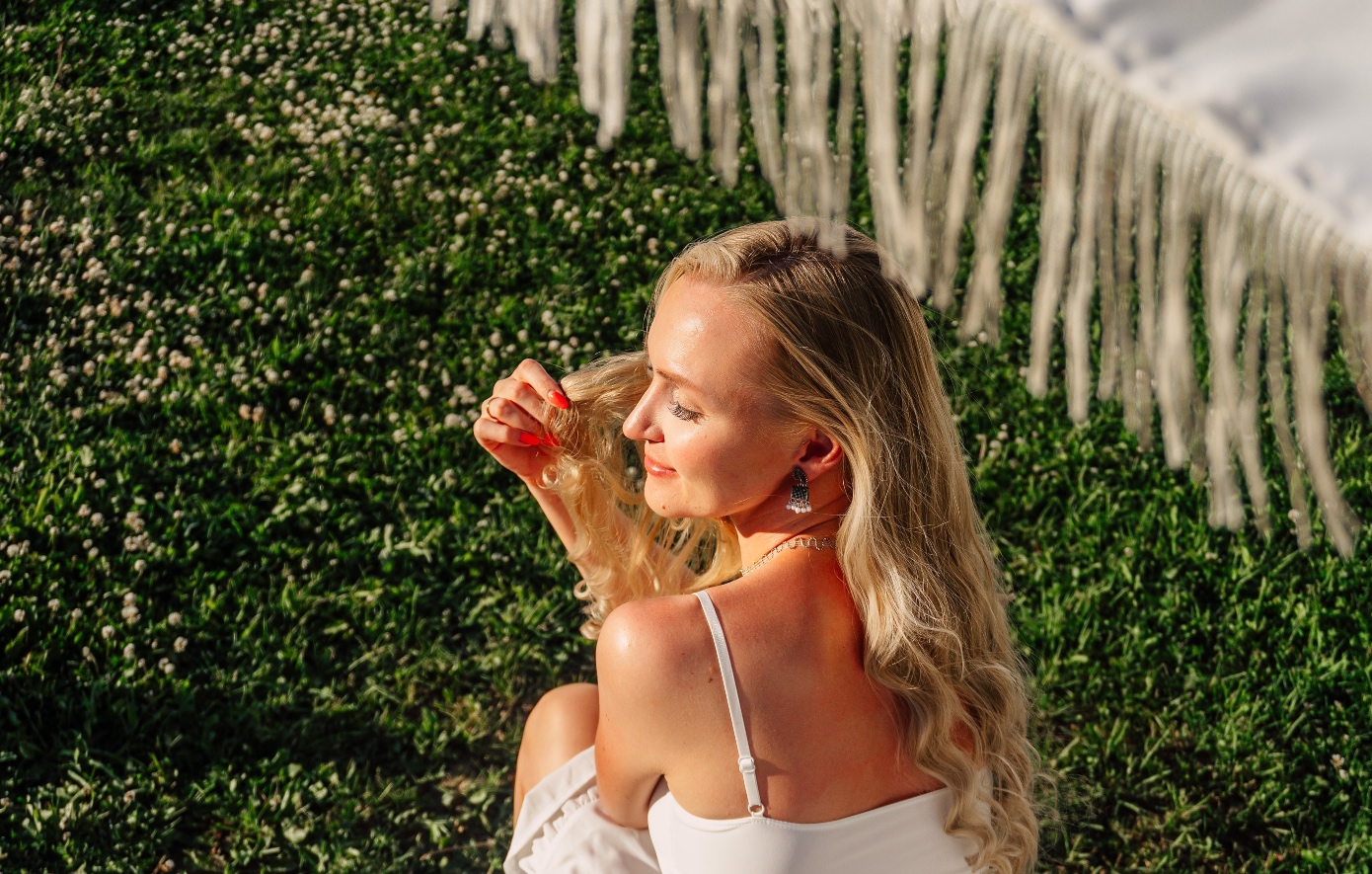 Αυτό το νέο Eau de Parfum συνδυάζει κομψότητα, ένστικτο και περιπέτεια