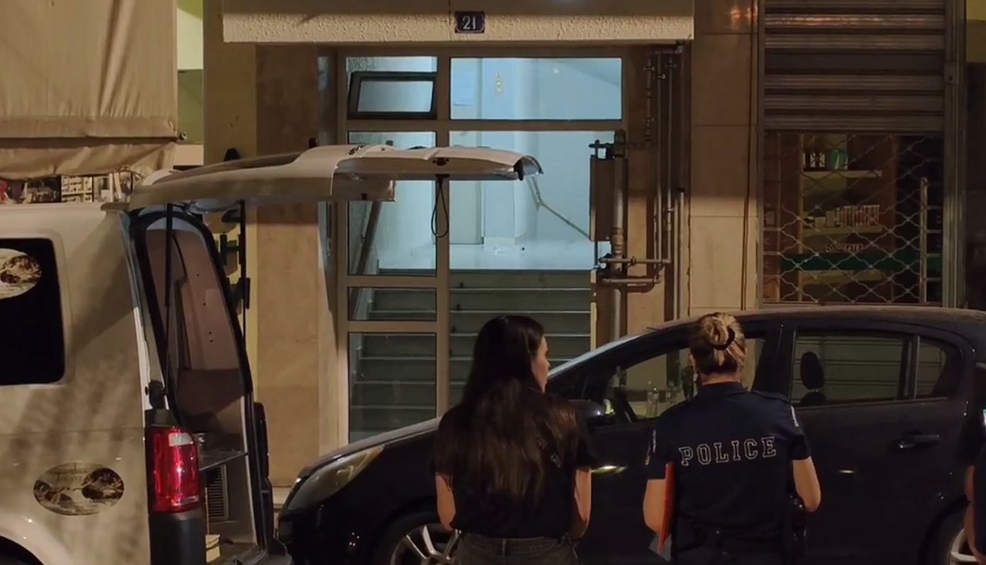 Μυστήριο με νεκρό άντρα σε προχωρημένη σήψη σε διαμέρισμα στο Παγκράτι &#8211; Προσήχθη ο αδερφός του