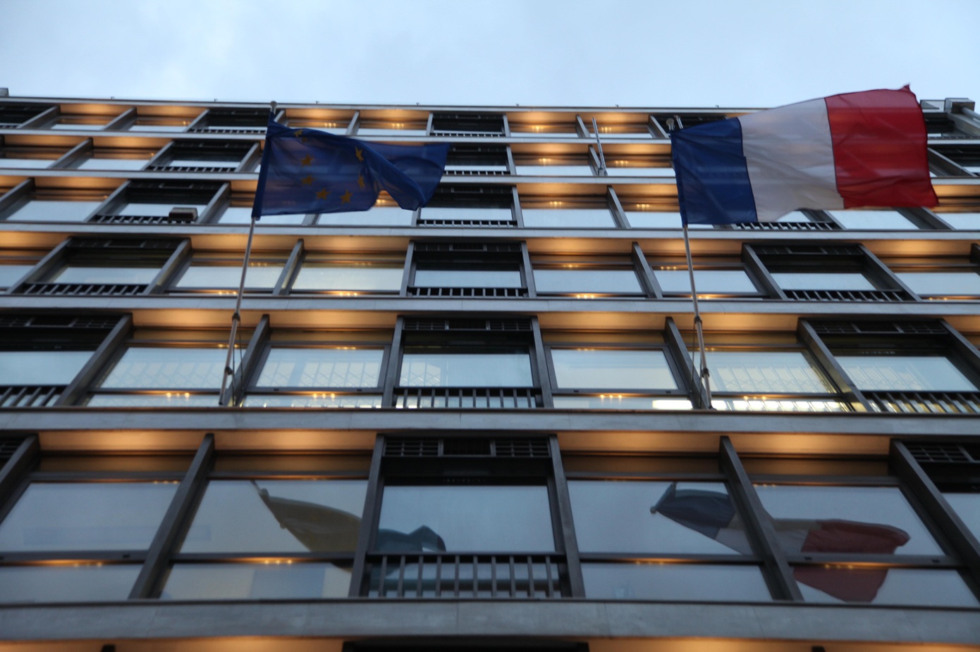 Συναγερμός για τηλεφώνημα περί βόμβας στη γαλλική πρεσβεία &#8211; Εκκενώνεται το κτίριο