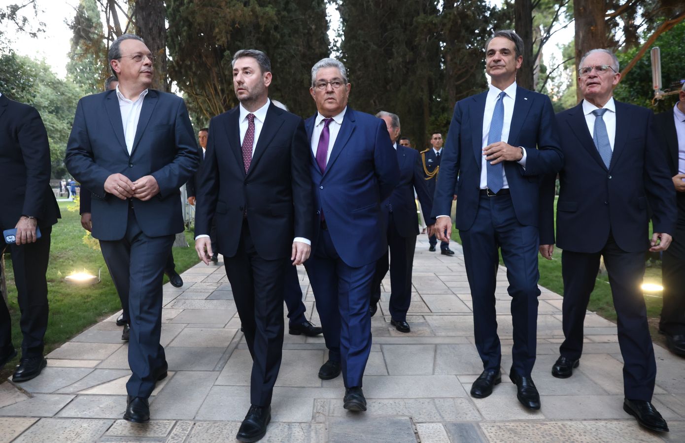 «Πυρετός» στο Προεδρικό για τη δεξίωση της Δημοκρατίας: Οι παρουσίες, οι ηχηρές απουσίες και τα πρόσωπα που θα συζητηθούν
