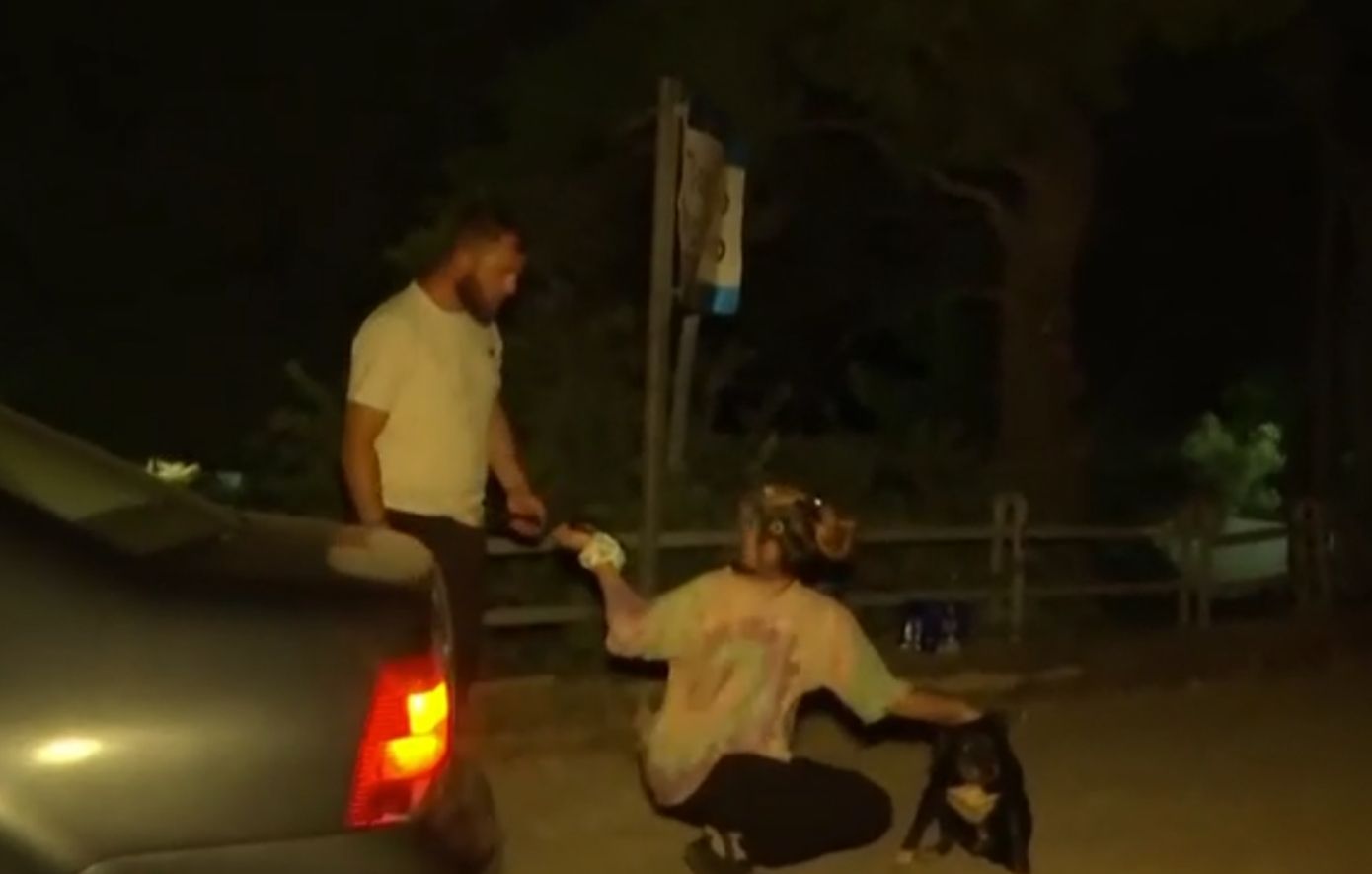 Συγκλονιστική στιγμή: Εθελοντές έσωσαν αδέσποτο από τη φωτιά στο Πόρτο Γερμενό