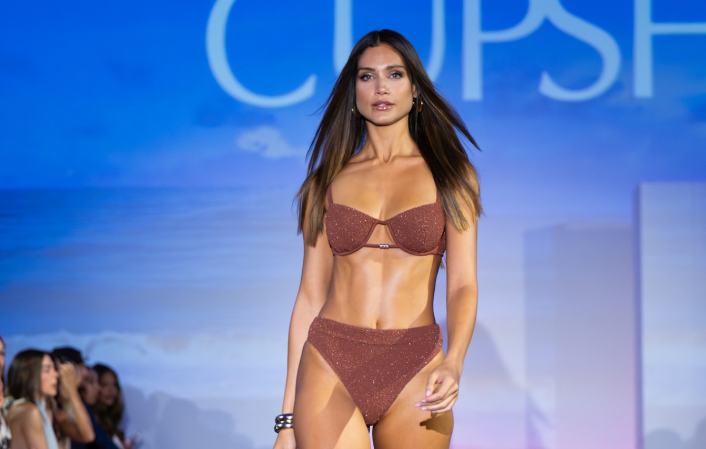 Αυτό το μαγιό κολακεύει κάθε σιλουέτα &#8211; Οι celebrities το αγαπούν και το επιλέγουν για τις beach εμφανίσεις τους