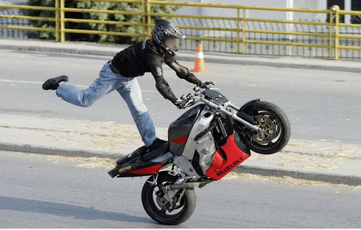Χανιά: Πρόστιμο-μαμούθ σε ανήλικο που έκανε σούζες μπροστά σε περιπολικό &#8211; Κατασχέθηκε η μηχανή του πατέρα