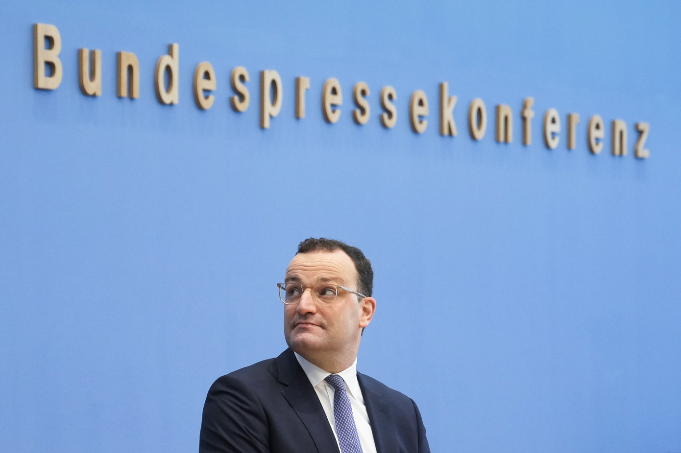 Γερμανία: Παραιτήθηκε ο Γενς Σπαν μετά τις έντονες αντιδράσεις ότι θα αποκτήσει παιδί με παρένθετη μητέρα στις ΗΠΑ