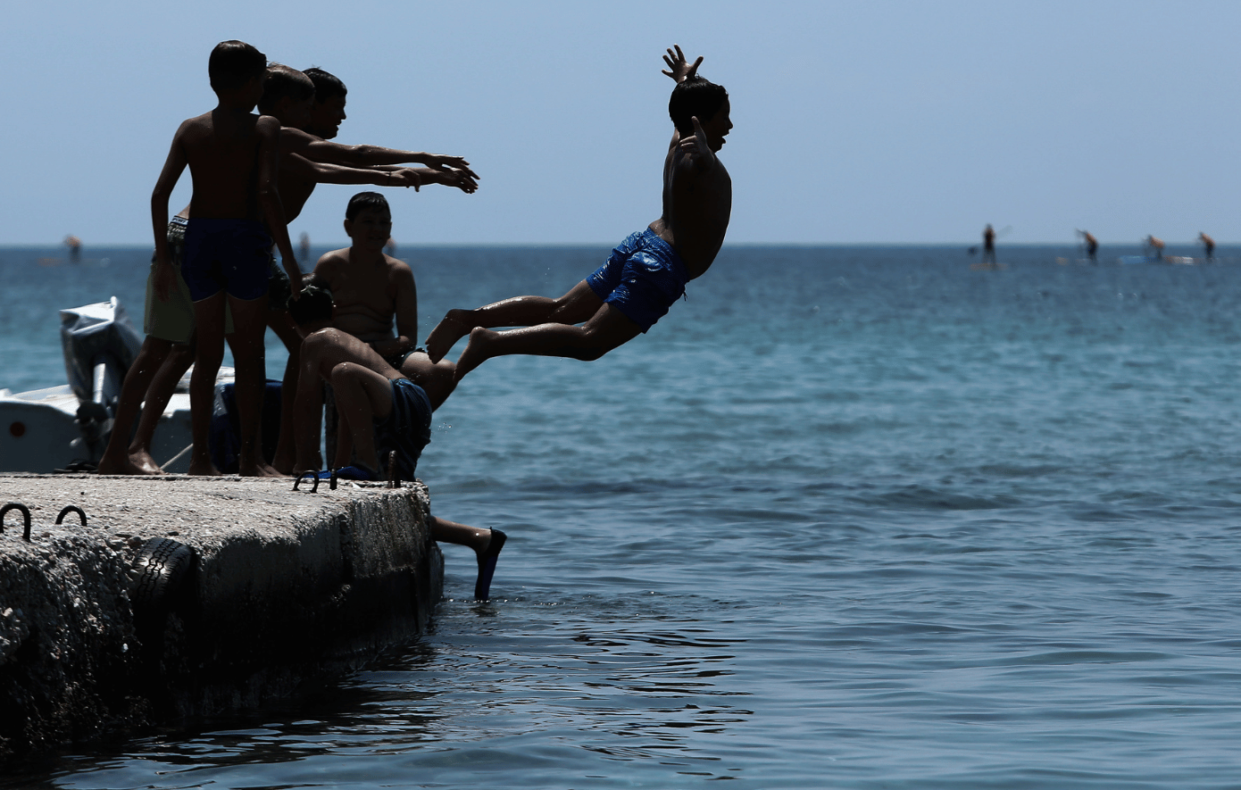 Αλλεργικές αντιδράσεις το καλοκαίρι: Οδηγός για τσιμπήματα, το φαρμακείο διακοπών και η παγίδα με την απότομη βουτιά