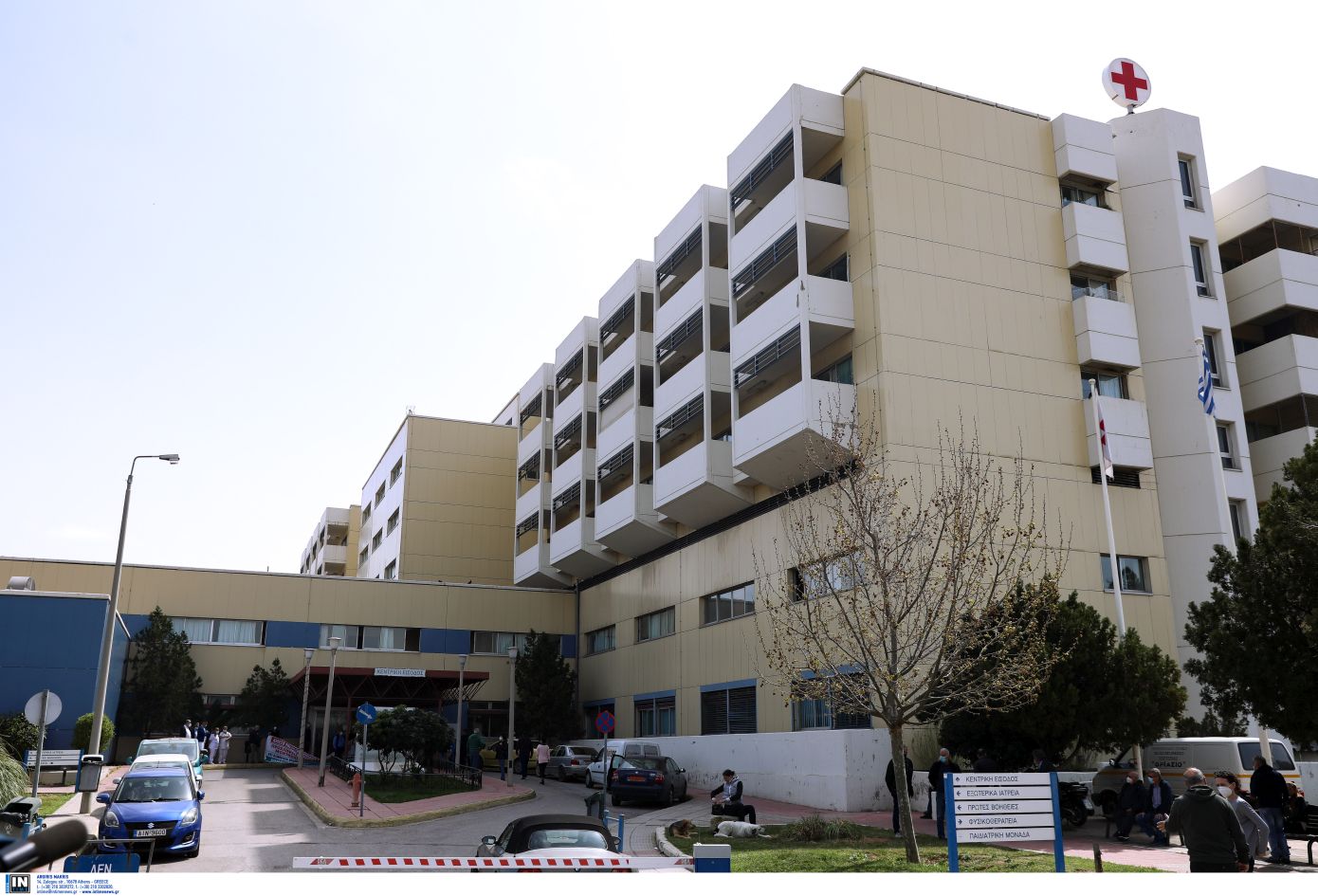 Κακός χαμός στο Θριάσιο με Ρομά επειδή καθυστέρησε να γίνει αξονική: Έσπασαν τζάμια, απείλησαν γιατρούς