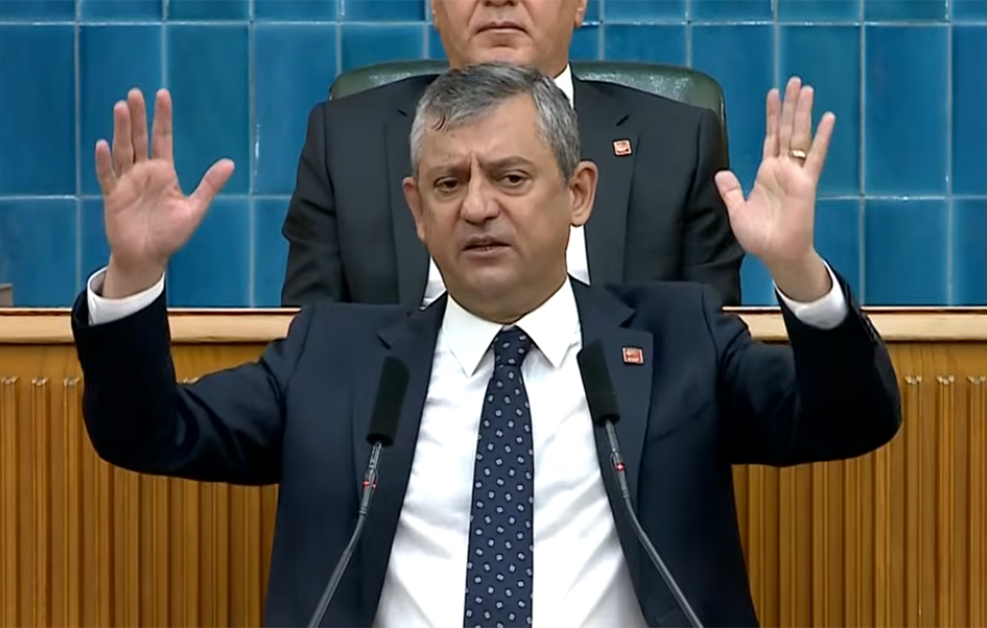 Πολιτικός σεισμός στην Τουρκία: Ο Οζέλ εγκαταλείπει το κόμμα του Ατατούρκ – Η καθαίρεση, τα δακρυγόνα και ο «εμφύλιος» στο CHP