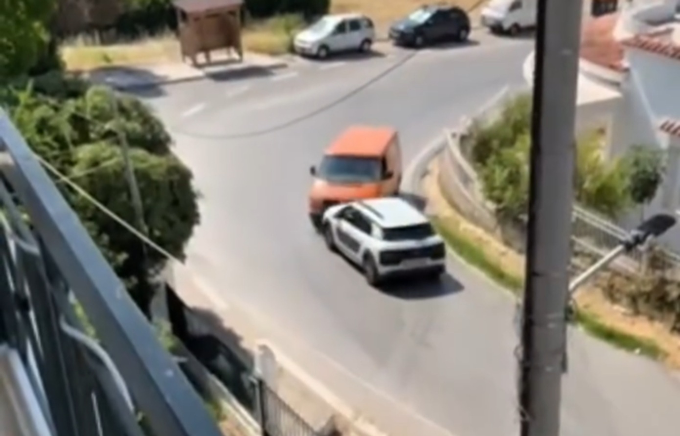 Ωρωπός: Φορτηγό συγκρούστηκε με αυτοκίνητο που κινούνταν ανάποδα &#8211; Δείτε βίντεο