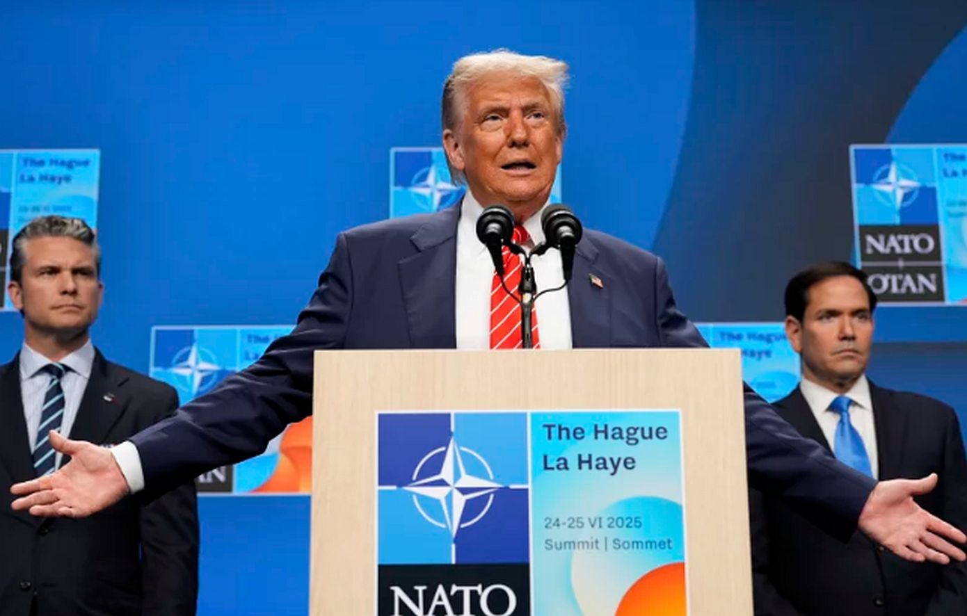 Politico: Πώς ο Τραμπ μετατρέπει το ΝΑΤΟ σε μηχανή πώλησης αμερικανικών όπλων