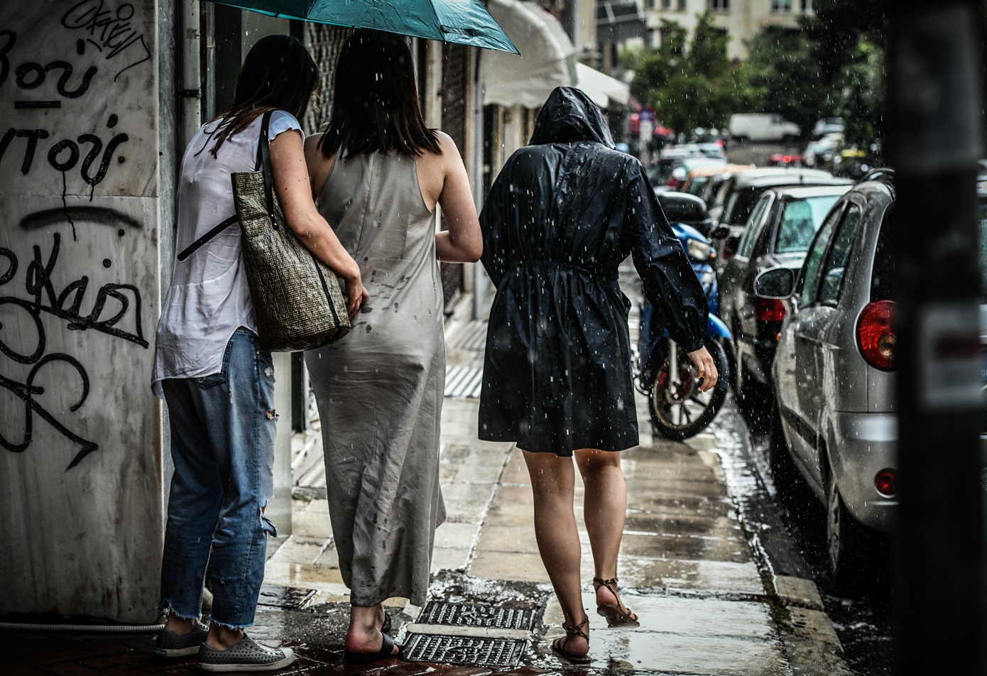 Σε πλήρη ισχύ το έκτακτο δελτίο της ΕΜΥ &#8211; Πορτοκαλί και κόκκινες προειδοποιήσεις για πολλές περιοχές &#8211; Πόσο και πότε θα βρέξει στην Αθήνα