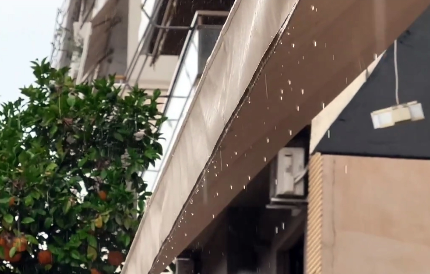 Καλοκαιρινή μπόρα στην Αθήνα, ισχυρές βροχές σε περιοχές της χώρας &#8211; Πού θα συνεχιστεί η κακοκαιρία αύριο
