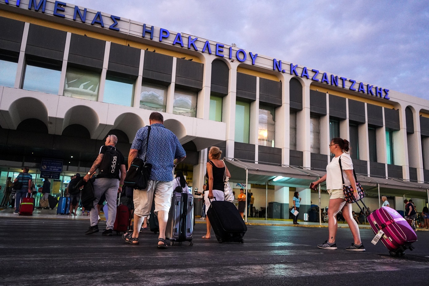 Ρεκόρ από την πρώτη μέρα του Αυγούστου στο αεροδρόμιο «Νίκος Καζαντζάκης» του Ηρακλείου – Πάνω από 10 εκατ. επιβάτες και φέτος