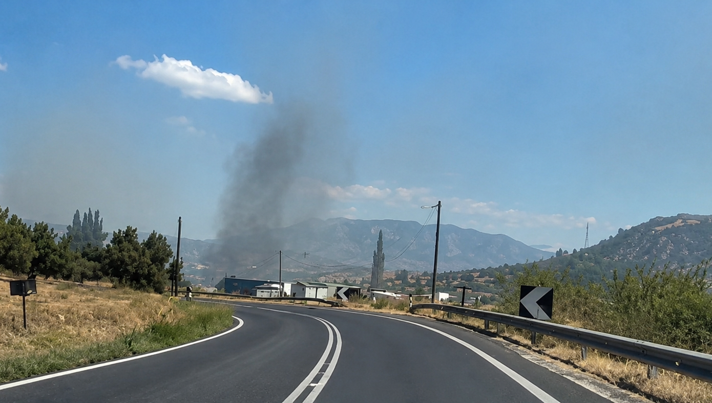Φωτιά στον Σολομό Κορινθίας – Σοβαρό κυκλοφοριακό πρόβλημα στην εθνική οδό
