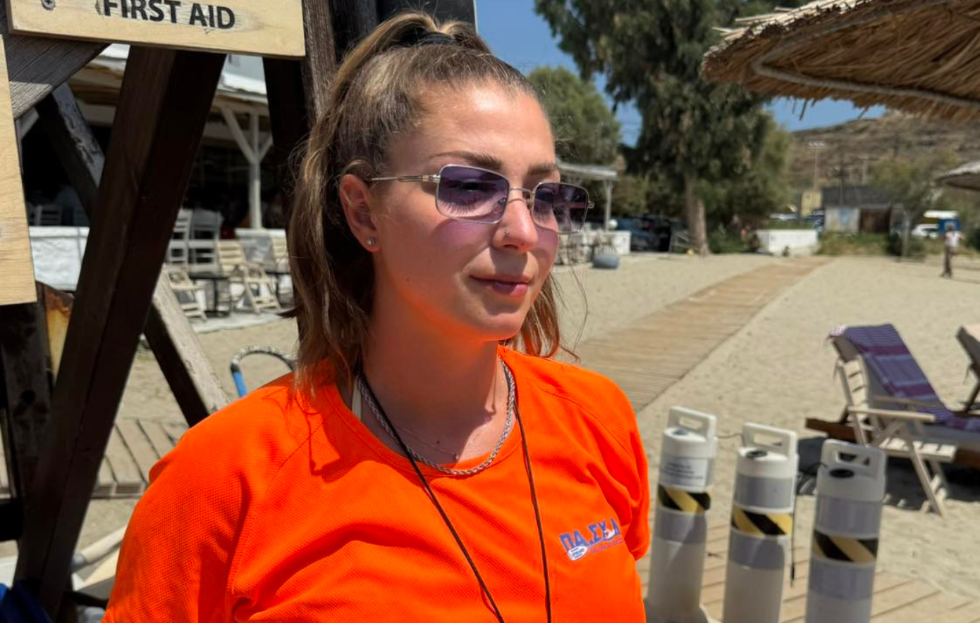 Στιγμές αγωνίας στη Σύρο: Ναυαγοσώστρια έσωσε 16χρονη που τραυματίστηκε πέφτοντας από μώλο