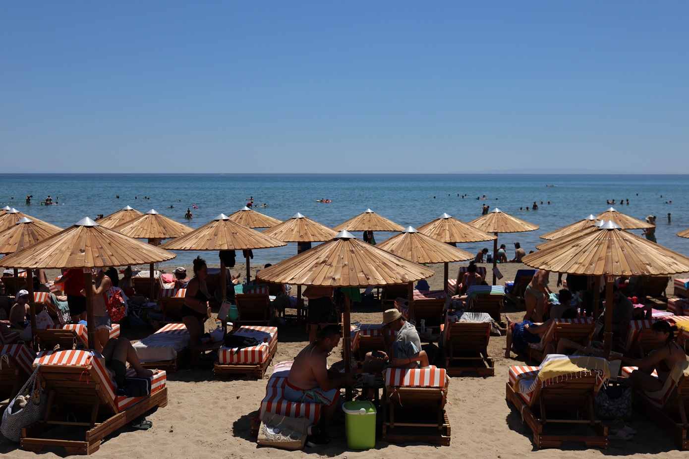 Σαββατοκύριακο και Δεκαπενταύγουστος στην Αθήνα: Οι καλύτερες παραλίες για βουτιές στην Αττική &#8211; Επιλογές από 0 έως 310 ευρώ
