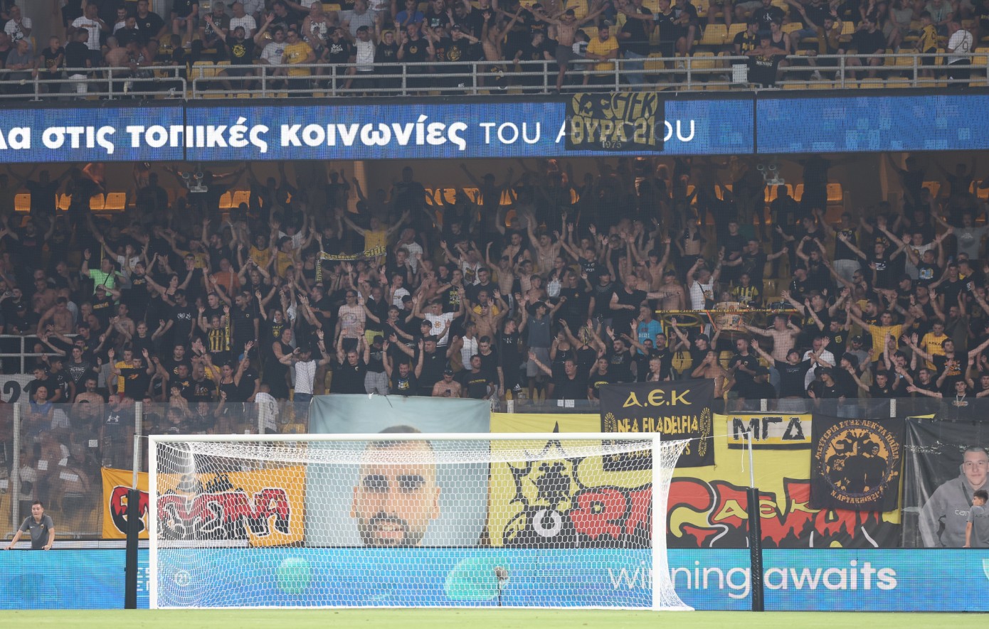 ΑΕΚ &#8211; Athens Kallithea: Συνθήματα κατά του Αγγελόπουλου στην Allwyn Arena