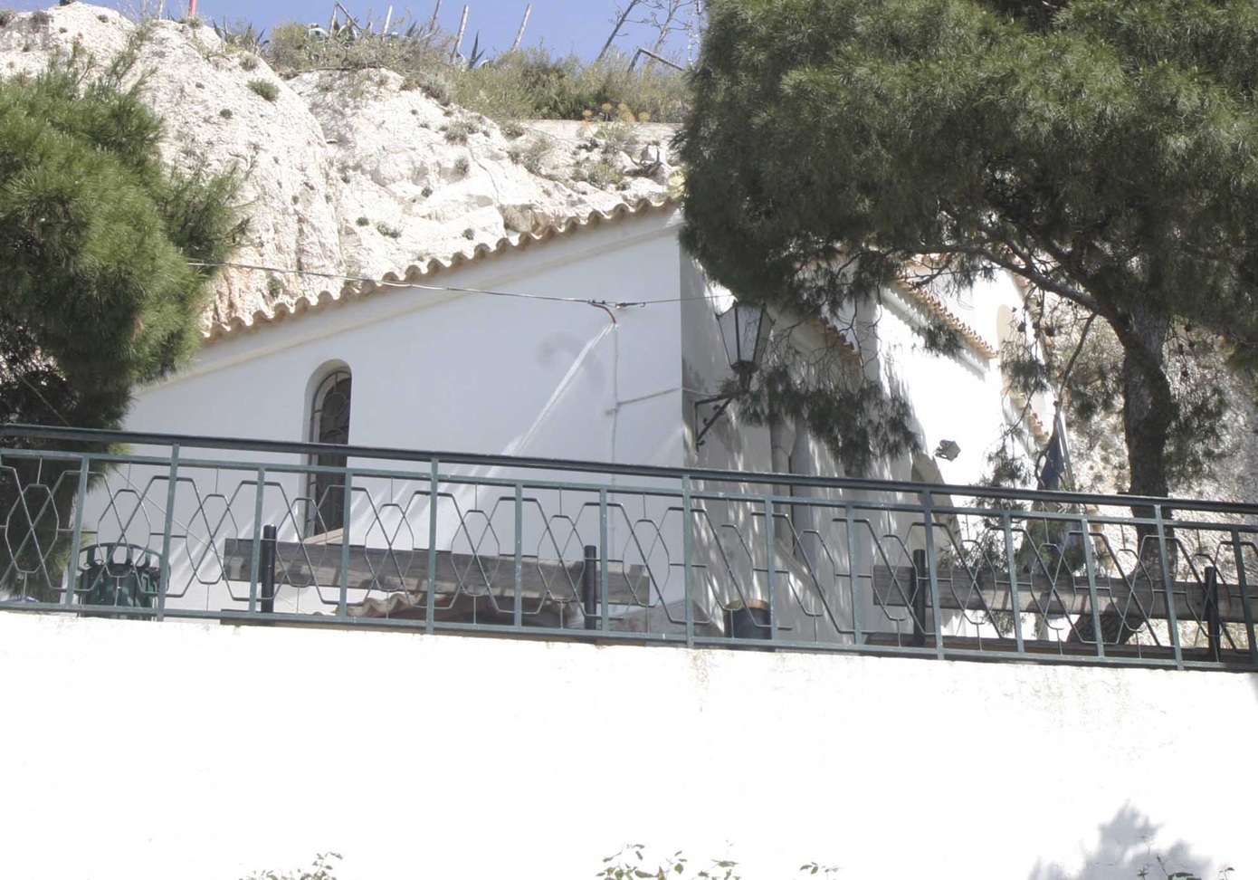 Εντοπίστηκε σορός σε σπηλιά κοντά στους Αγίους Ισιδώρους στον Λυκαβηττό