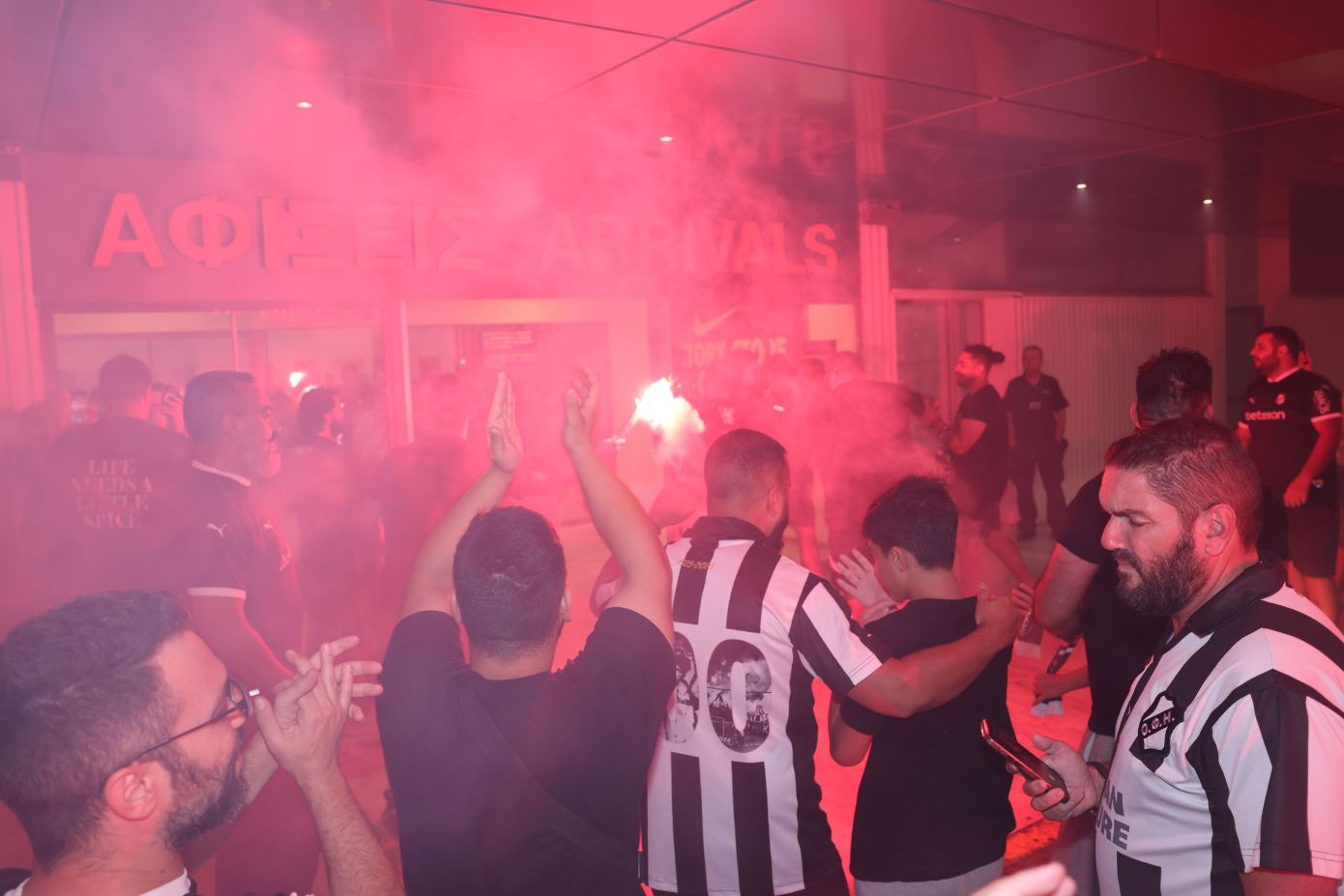 Η νύχτα… μέρα στο Ηράκλειο για τον ΟΦΗ &#8211; Η επιστροφή των θριαμβευτών από τη Σόφια