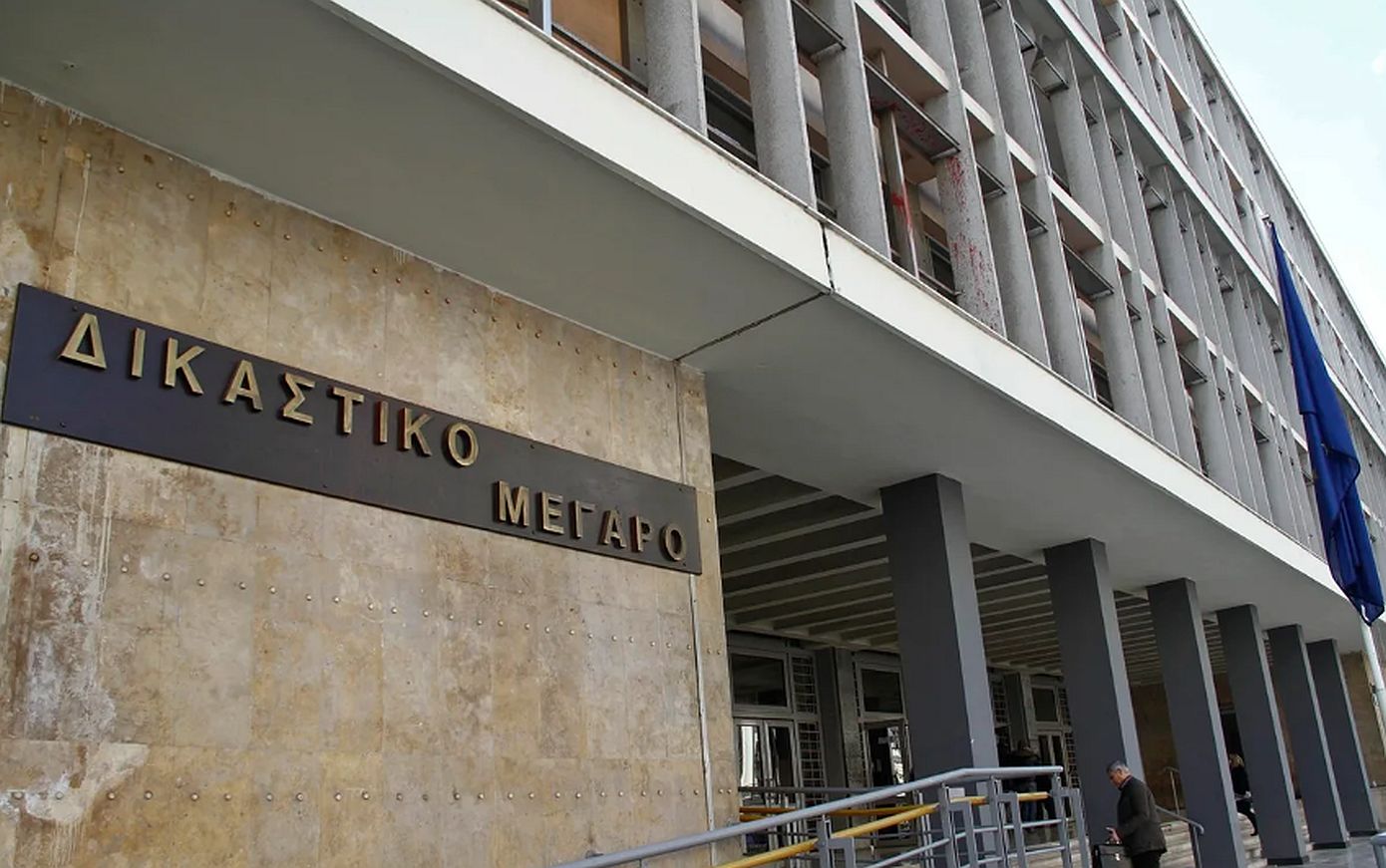Ποινή φυλάκισης ενός έτους στον 27χρονο τράπερ που έτρεχε με 182 χλμ./ώρα στην ΠΑΘΕ