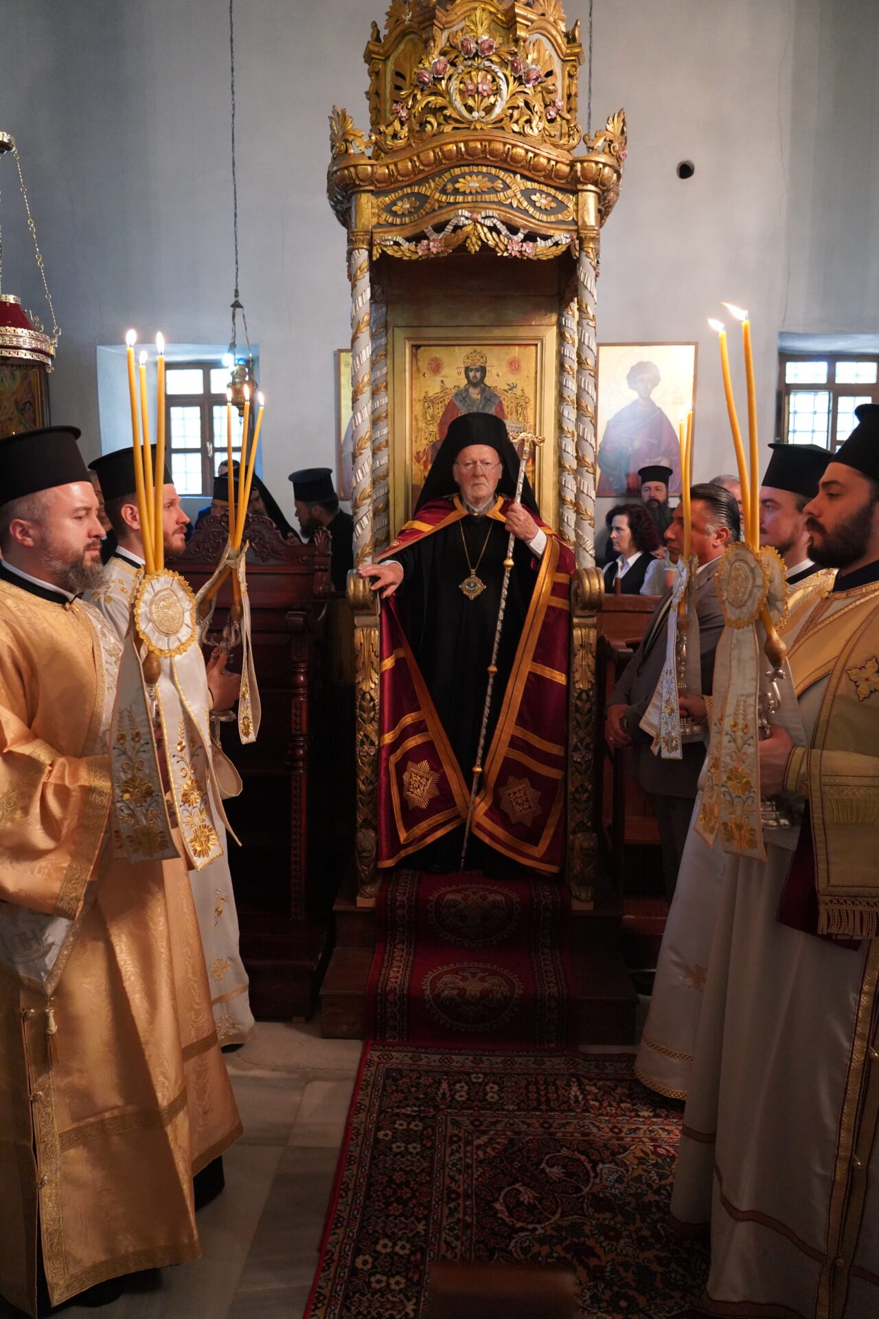 Επιστροφή στις ρίζες: Συγκίνηση στην Ίμβρο για τα 65 χρόνια ιεροσύνης του Βαρθολομαίου