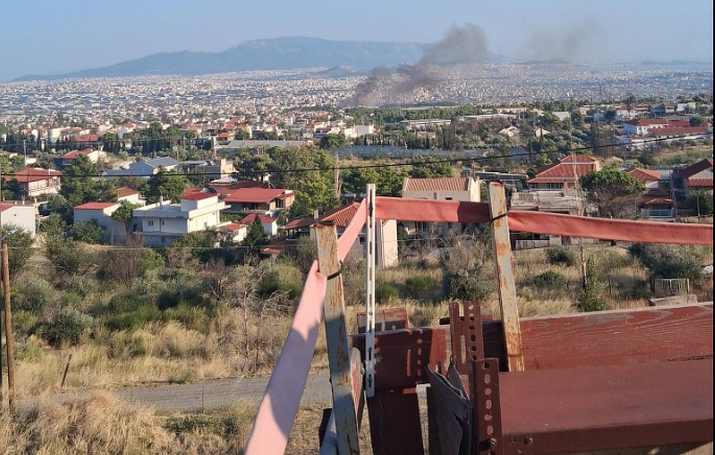 Φωτιά κοντά στο στρατόπεδο Καποτά στις Αχαρνές &#8211; Μήνυμα 112 στους κατοίκους