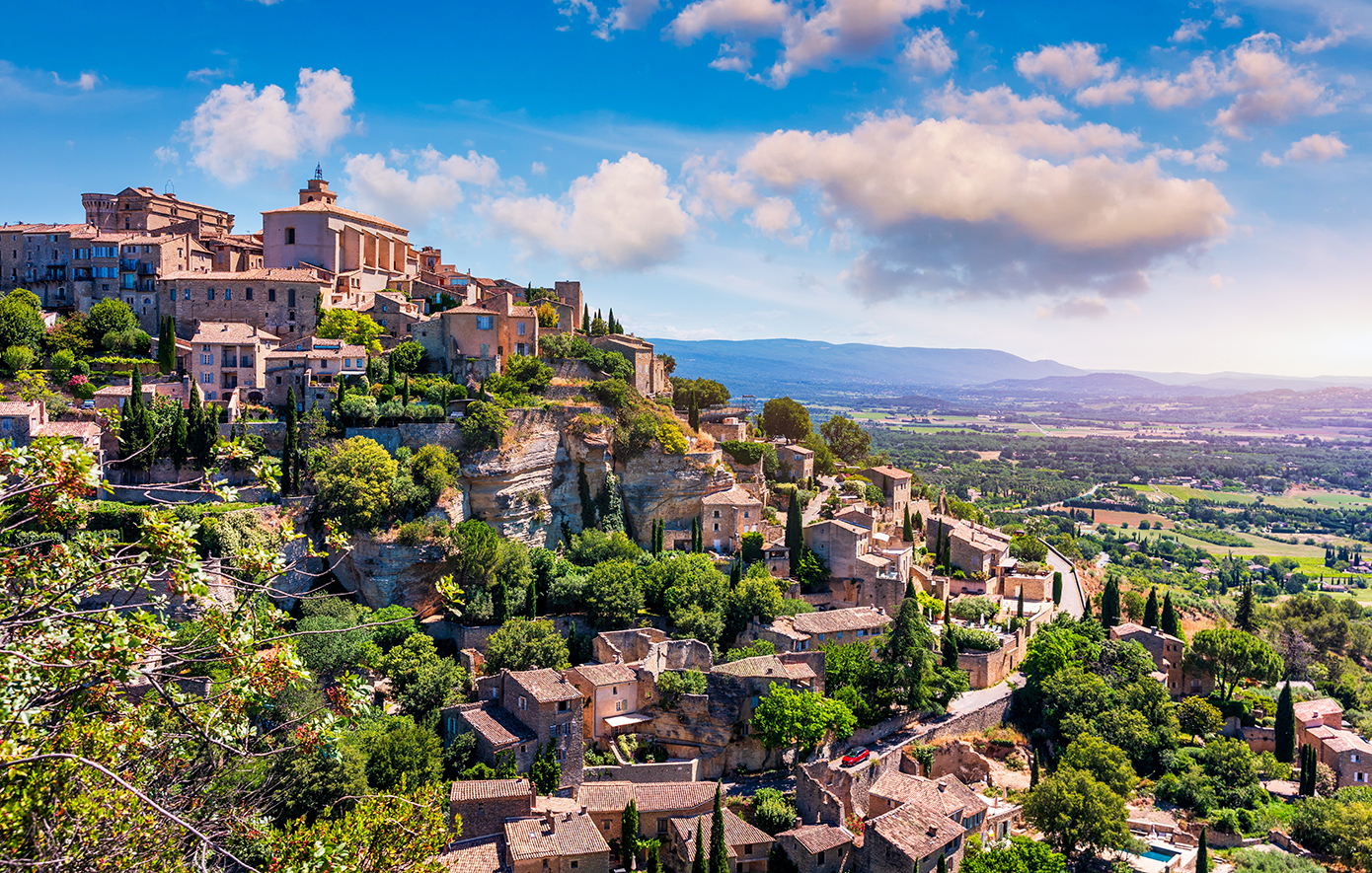 Gordes: Ένα από τα πιο ατμοσφαιρικά χωριά της Γαλλίας για μια ιδανική φθινοπωρινή απόδραση
