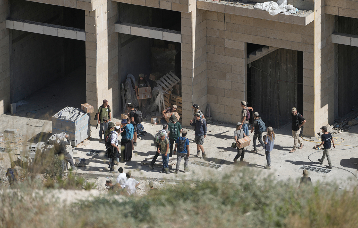 Φλέγεται ξανά η Δυτική Όχθη: Επίθεση Ισραηλινών εποίκων σε παλαιστινιακό χωριό