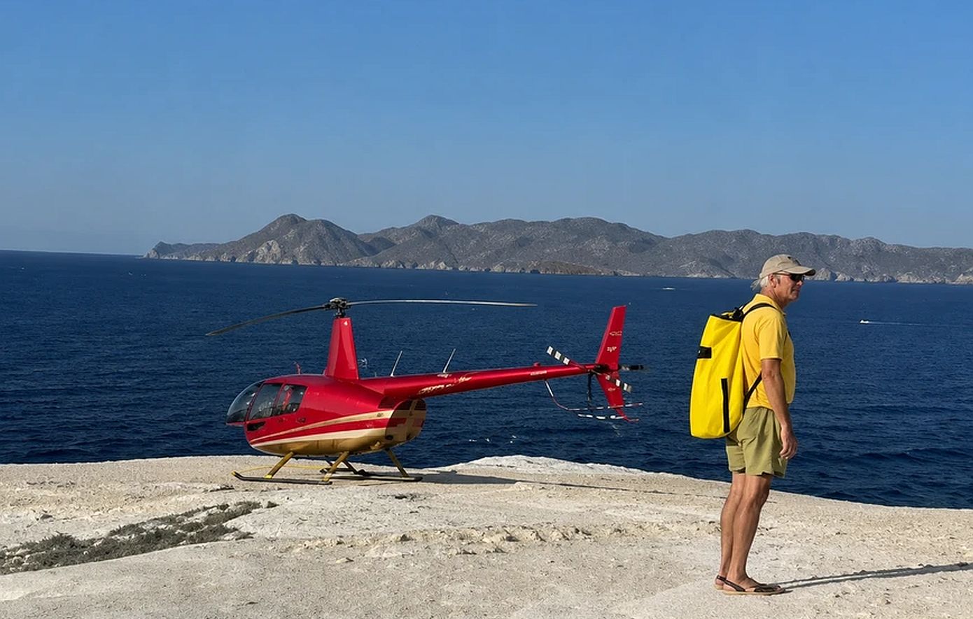 Έρευνα για το ελικόπτερο που προσγειώθηκε στο Σαρακήνικο της Μήλου &#8211; Στο μικροσκόπιο η τήρηση των κανονισμών πτήσης