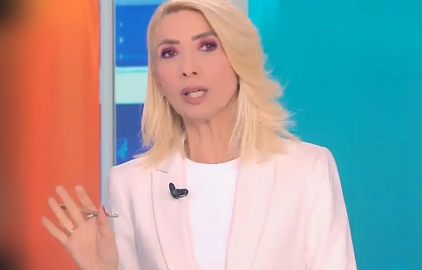Μίνα Καραμήτρου: «Αγαπάω Ρία Ελληνίδου αγαπάω το τραγούδι αλλά δεν θα αλλάξω γειτονιά για να ξεχάσω κάποιον»