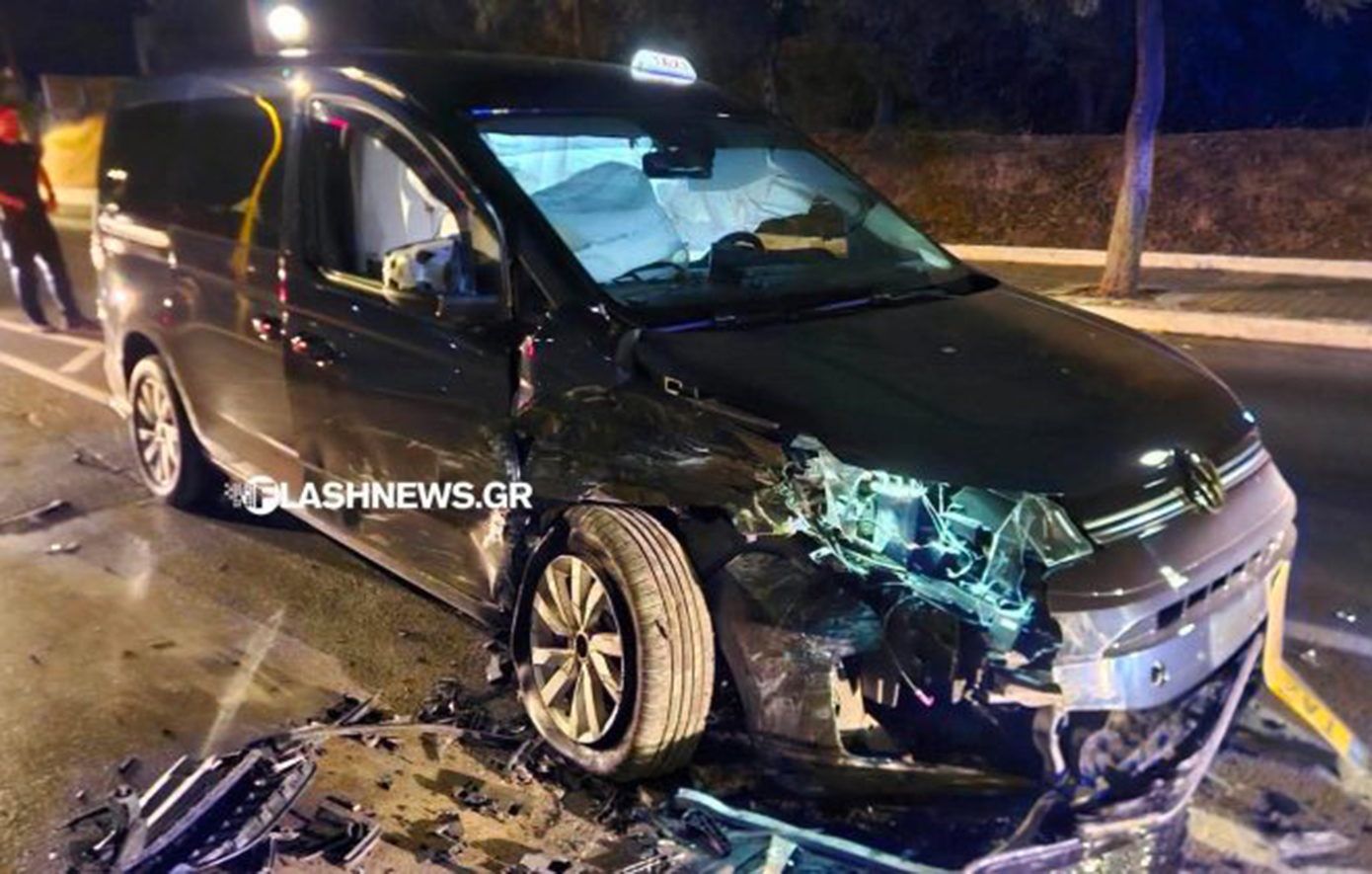 Η στιγμή που αυτοκίνητο στα Χανιά ξεφεύγει από την πορεία του και πέφτει πάνω σε ταξί