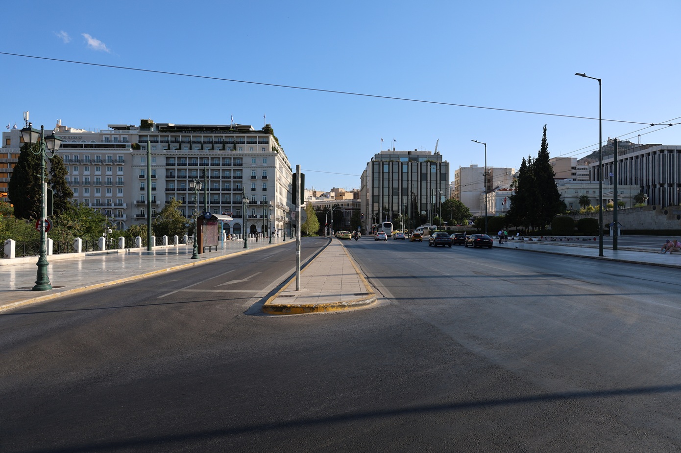 Πόλη-«φάντασμα» η Αθήνα τον Δεκαπενταύγουστο: Εντυπωσιακές εικόνες από έρημους δρόμους και πλατείες, βίντεο και φωτογραφίες
