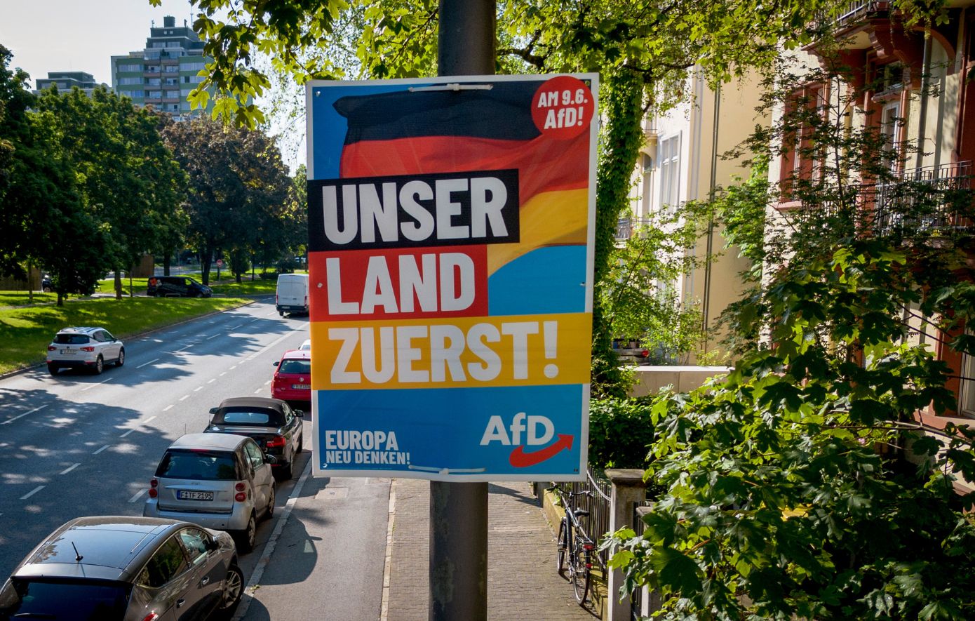 Το AfD προηγείται στις δημοσκοπήσεις και επαναφέρει το Dexit: Η Βάιντελ θέλει έξοδο από ευρώ και Σένγκεν