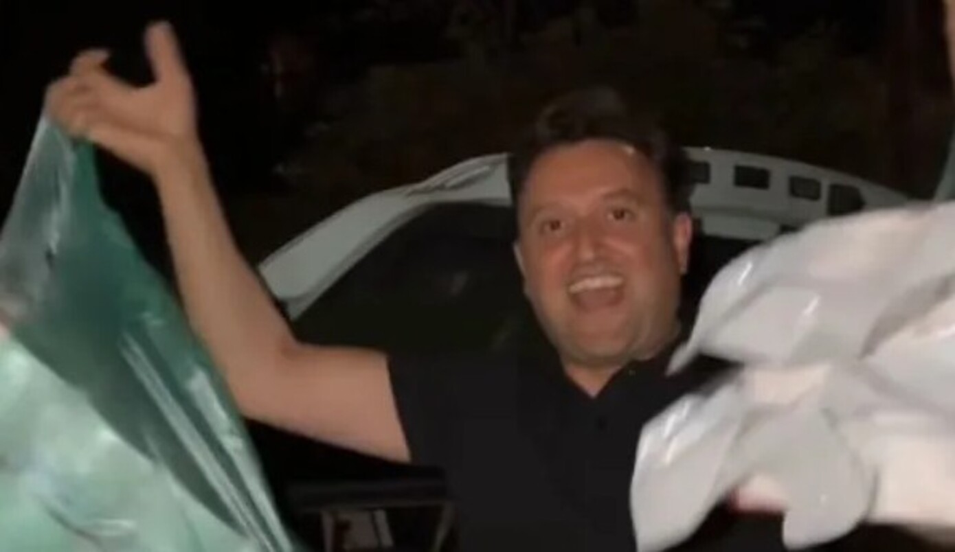 «Άμα είσαι τυχερός» &#8211; Ο Αργύρης Αγγέλου πήγε σε πανηγύρι και κέρδισε χαρτί υγείας