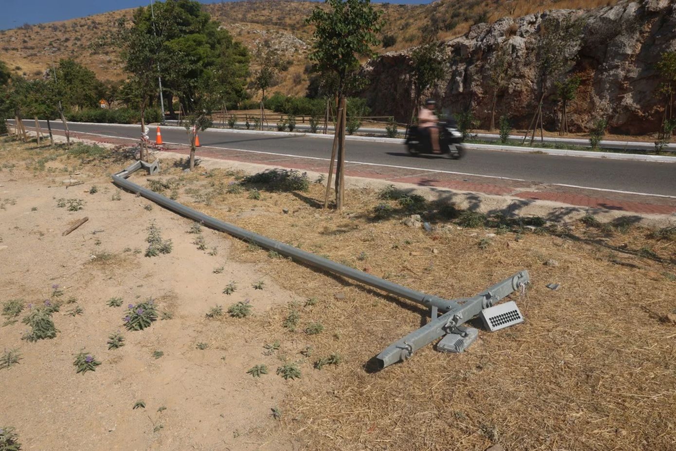 Η τελευταία βραδινή βόλτα της παρέας που κατέληξε σε τραγωδία στα Άνω Λιόσια: Νεκρή 17χρονη, στη ΜΕΘ η συνομήλικη φίλη της