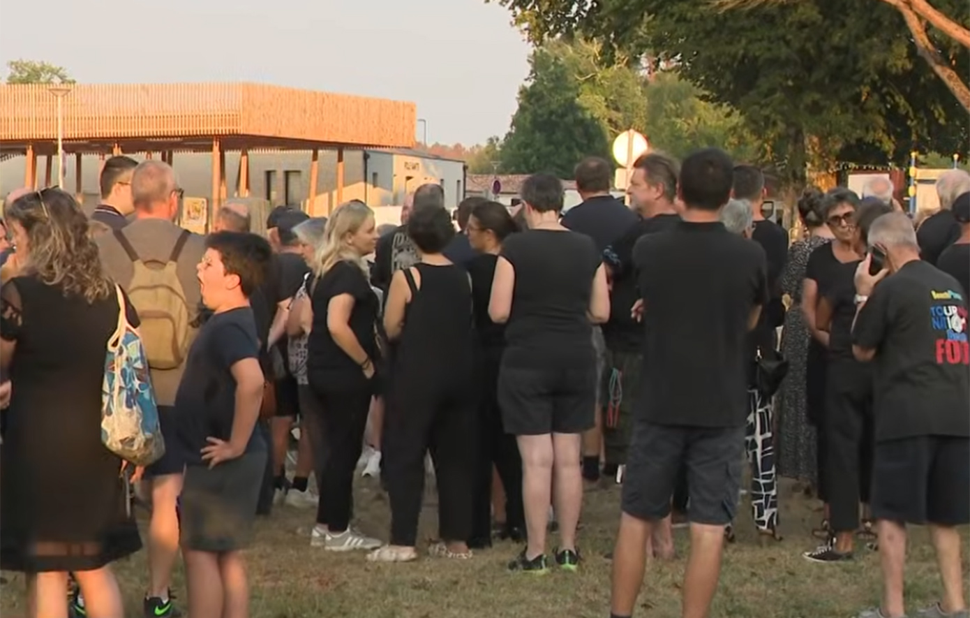 «Μας επισκέφθηκε στα κρυφά, ως τουρίστας, είναι αξιολύπητο»: Αποδοκίμασαν τον Γάλλο πρωθυπουργό Λεκορνί οι πυρόπληκτοι στο Λε Πορζ