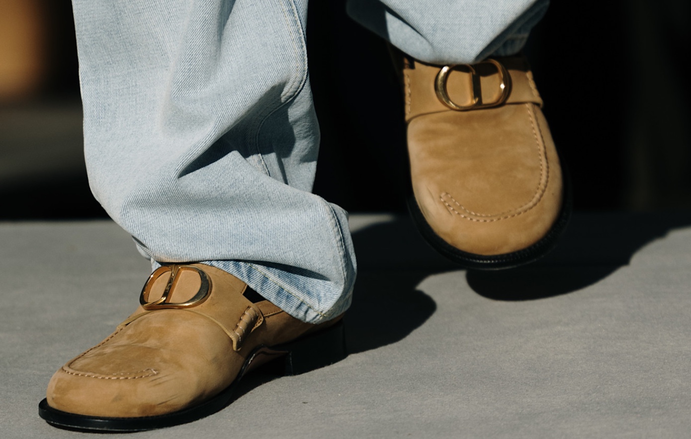 Η Ashley Olsen διδάσκει στιλ: Πώς θα φορέσουμε τα Birkenstock το φθινόπωρο