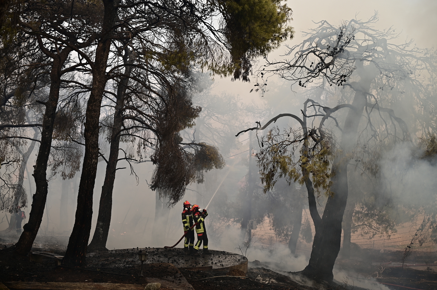 Φωτιά στη δυτική Αττική: Πέμπτο 24ωρο μάχης με τις φλόγες – Στάχτη πάνω από 130.000 στρέμματα