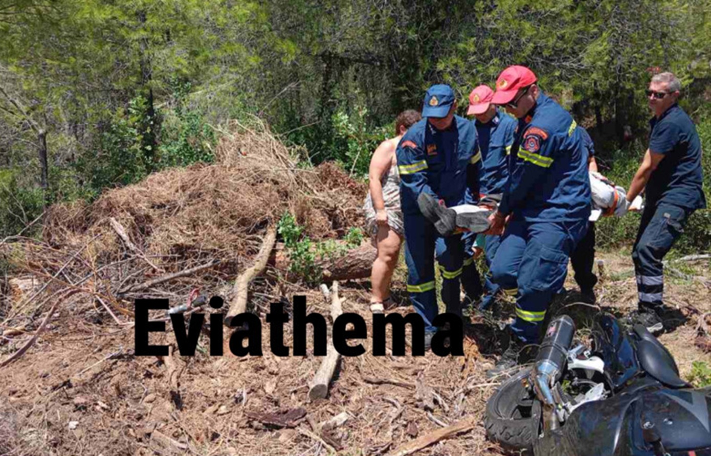 Αυτοκίνητο έπεσε πάνω σε σταθμευμένα οχήματα την ώρα που σωστικά συνεργεία διέσωζαν μοτοσικλετιστή από γκρεμό στην Εύβοια