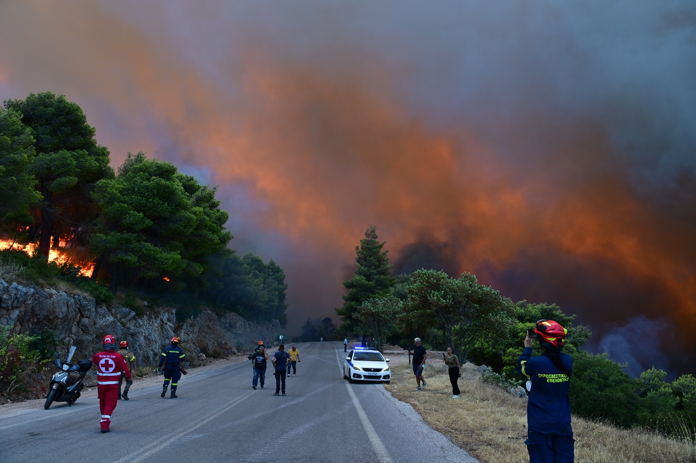 Πύρινη κόλαση σε Πόρτο Γερμενό: Μπαράζ μυνημάτων 112 &#8211; Μάχη με τις φλόγες σε τρία μέτωπα, Αγία Παρασκευή, Άγιος Νεκτάριος και Ψάθα