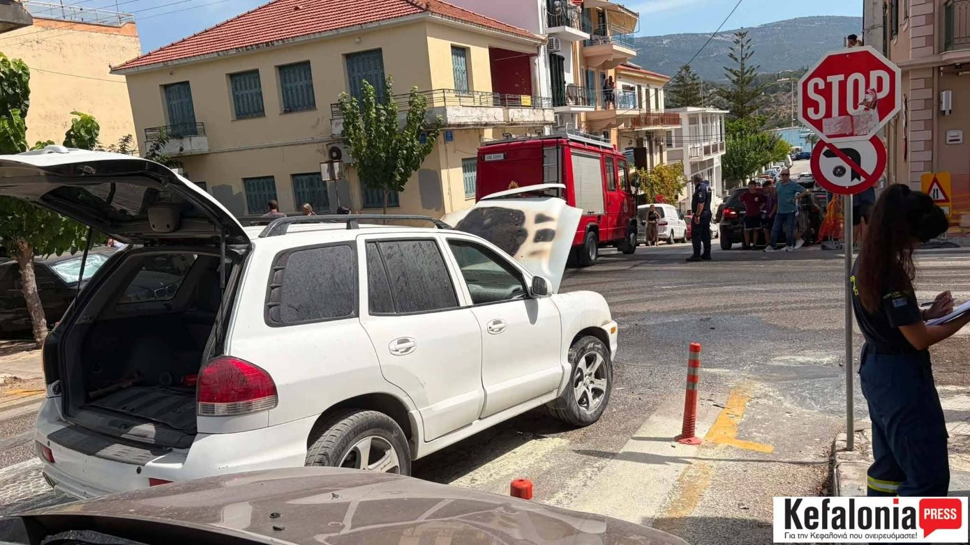 Φωτιά σε ΙΧ εν κινήσει στο κέντρο του Αργοστολίου