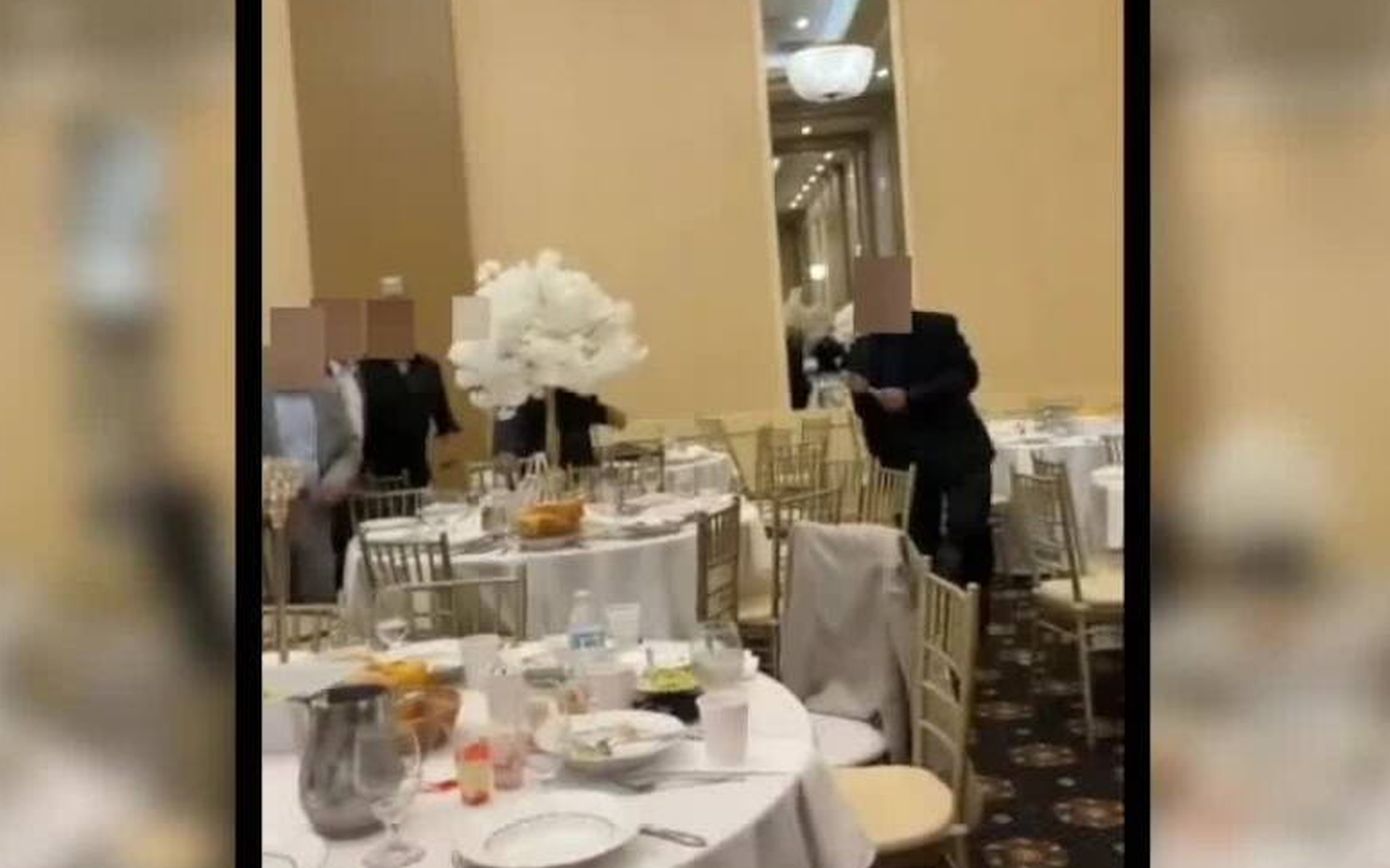 Κακός χαμός σε γαμήλια δεξίωση: Η ομαδική συμπλοκή οικογενειών σε διαμάχη, οι πανικόβλητοι καλεσμένοι και το βίντεο της ντροπής