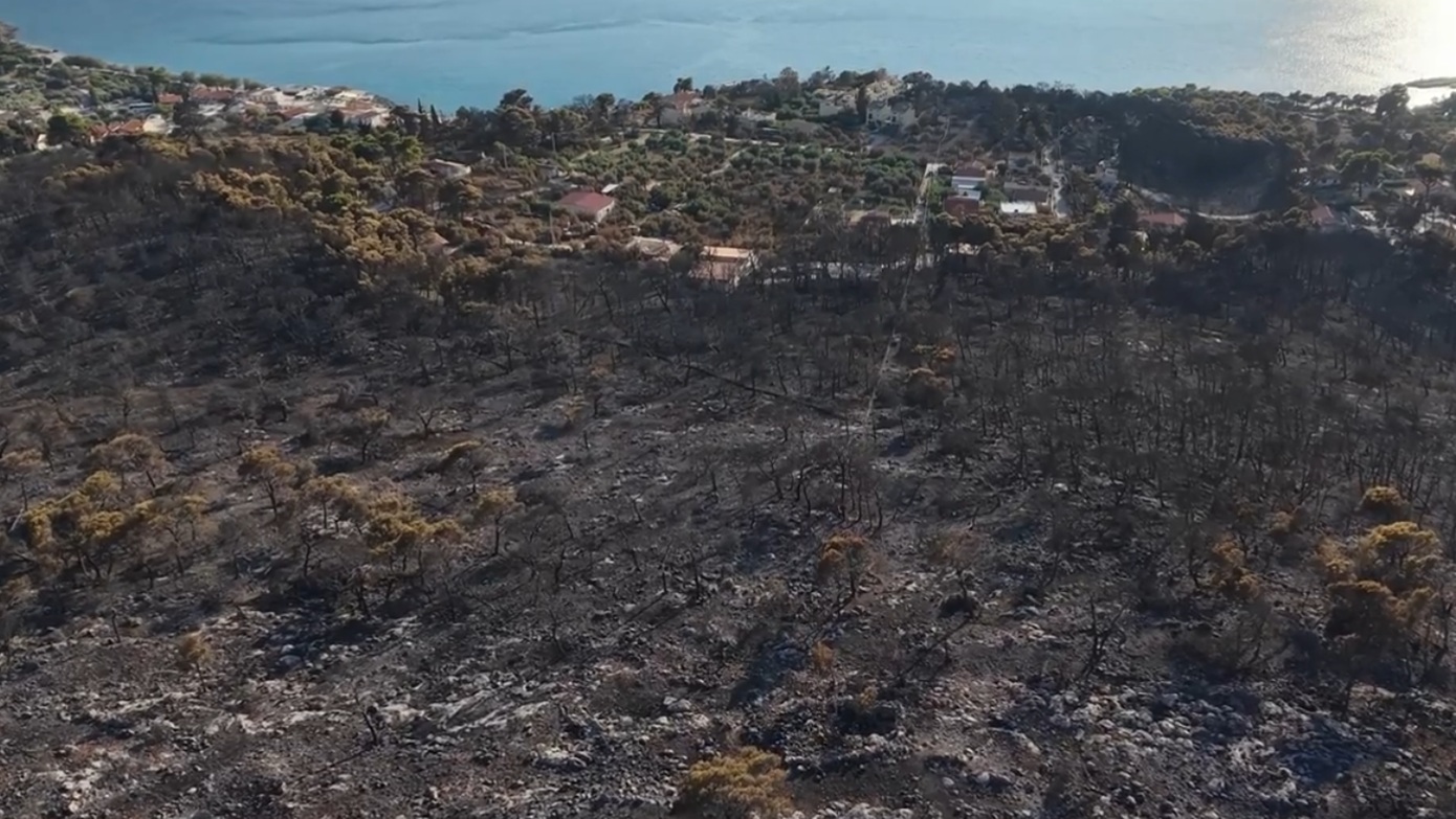 Η πύρινη λαίλαπα «κατάπιε» το Πόρτο Γερμενό &#8211; Συγκλονιστικές εικόνες από drone