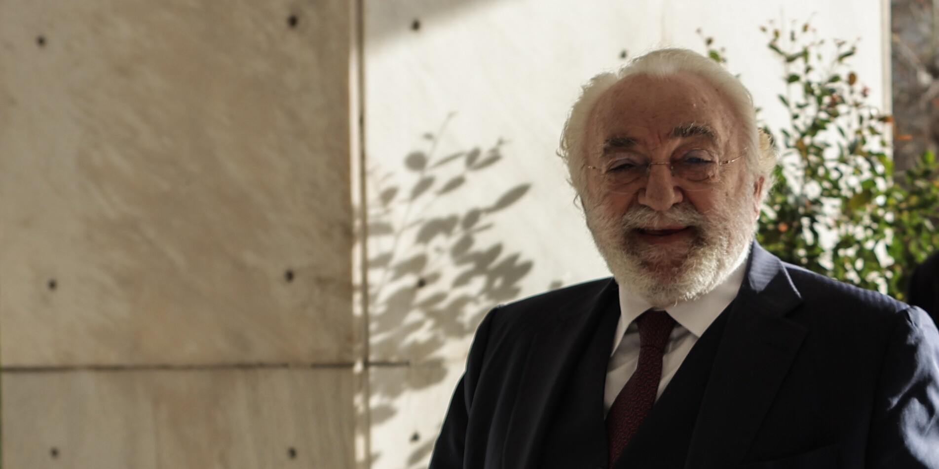 Χρήστος Καλογρίτσας: Η άδεια των 52,6 εκατ. ευρώ, τα «βοσκοτόπια» στην Ιθάκη και το ναυάγιο του διαγωνισμού Παππά για τις τηλεοπτικές άδειες