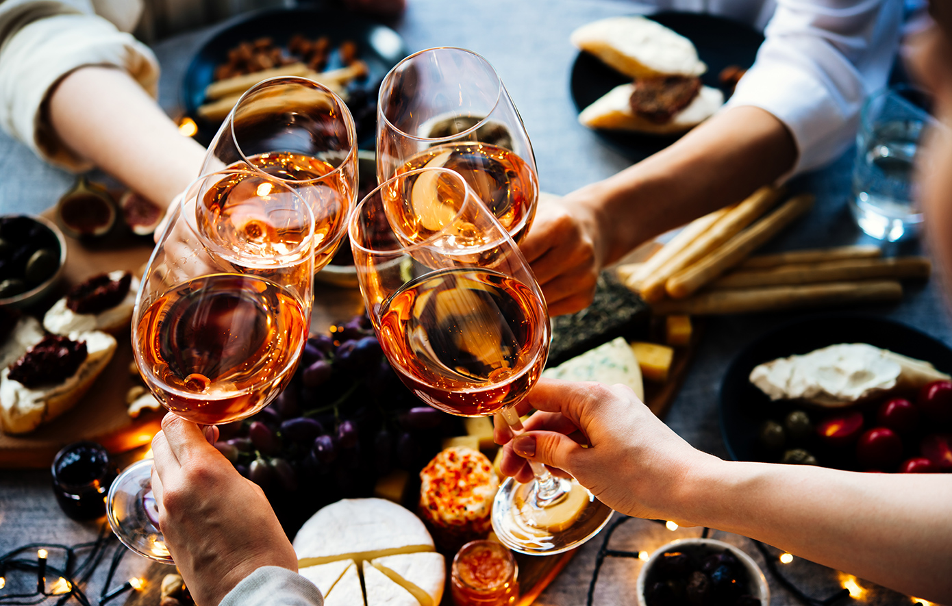 Pet Nat: Μία minimal enoteca με φυσικά κρασιά σε προσκαλεί για μία χαλαρή έξοδο