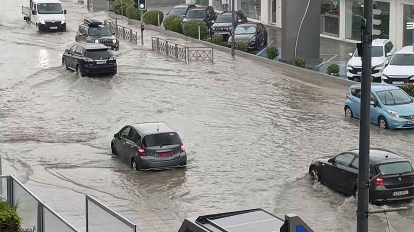 Σφοδρή κακοκαιρία «σαρώνει» την Κύπρο: Κεραυνοί, πλημμύρες, ζημιές και εκτροπές πτήσεων
