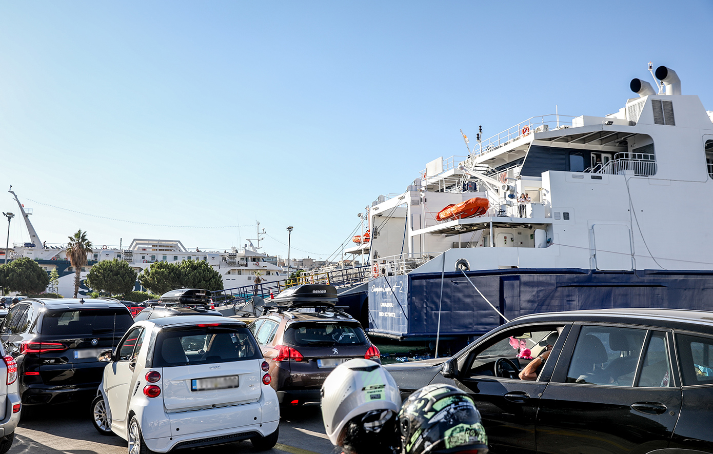 Έκτακτο δρομολόγιο από Μύκονο για Τήνο, Σύρο και Πειραιά μετά το απαγορευτικό απόπλου λόγω ισχυρών ανέμων