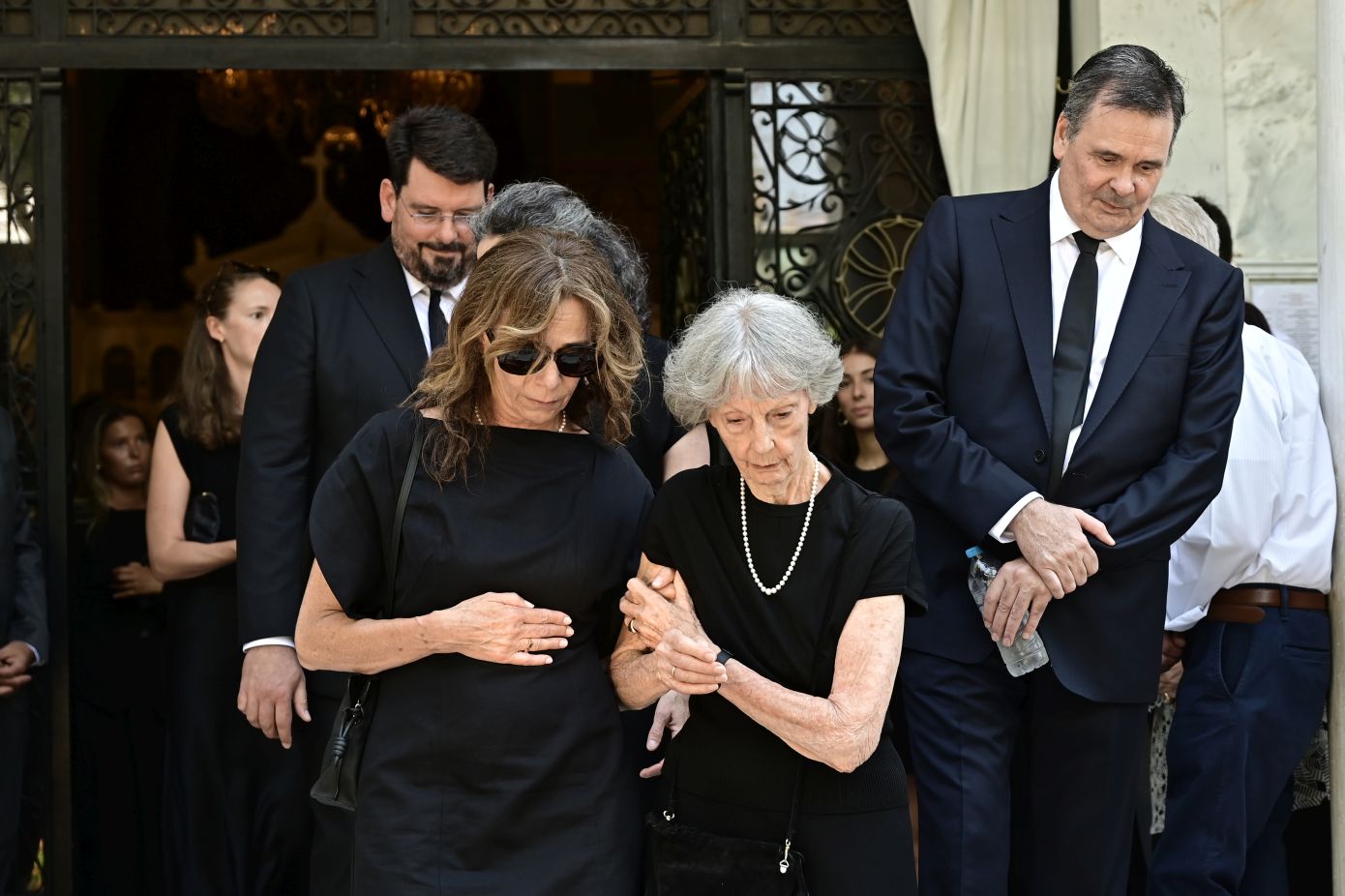 Το τελευταίο «αντίο» στον Στέφανο Μάνο &#8211; Δείτε φωτογραφίες