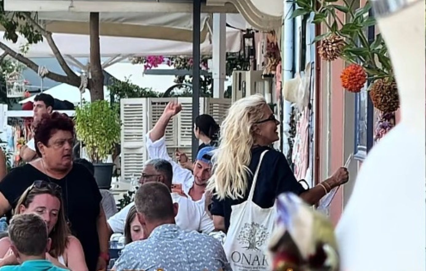 Η Ελένη Μενεγάκη στο Φισκάρδο &#8211; Το γεύμα στην «Τασία» με τον Μάκη Παντζόπουλο