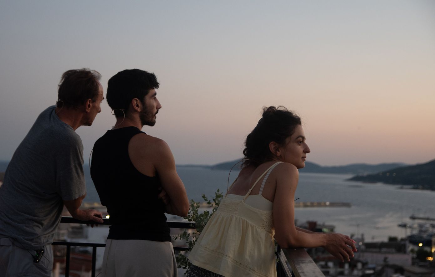 «ΜΕΣΟΤΟΙΧΙΕΣ ή Μικρή Προσευχή στις 3κ46 π.μ.»: Οι συντελεστές της παράστασης που μας κάνει θεατές σε μια σύγχρονη αγρύπνια, μιλάνε στο Newsbeast