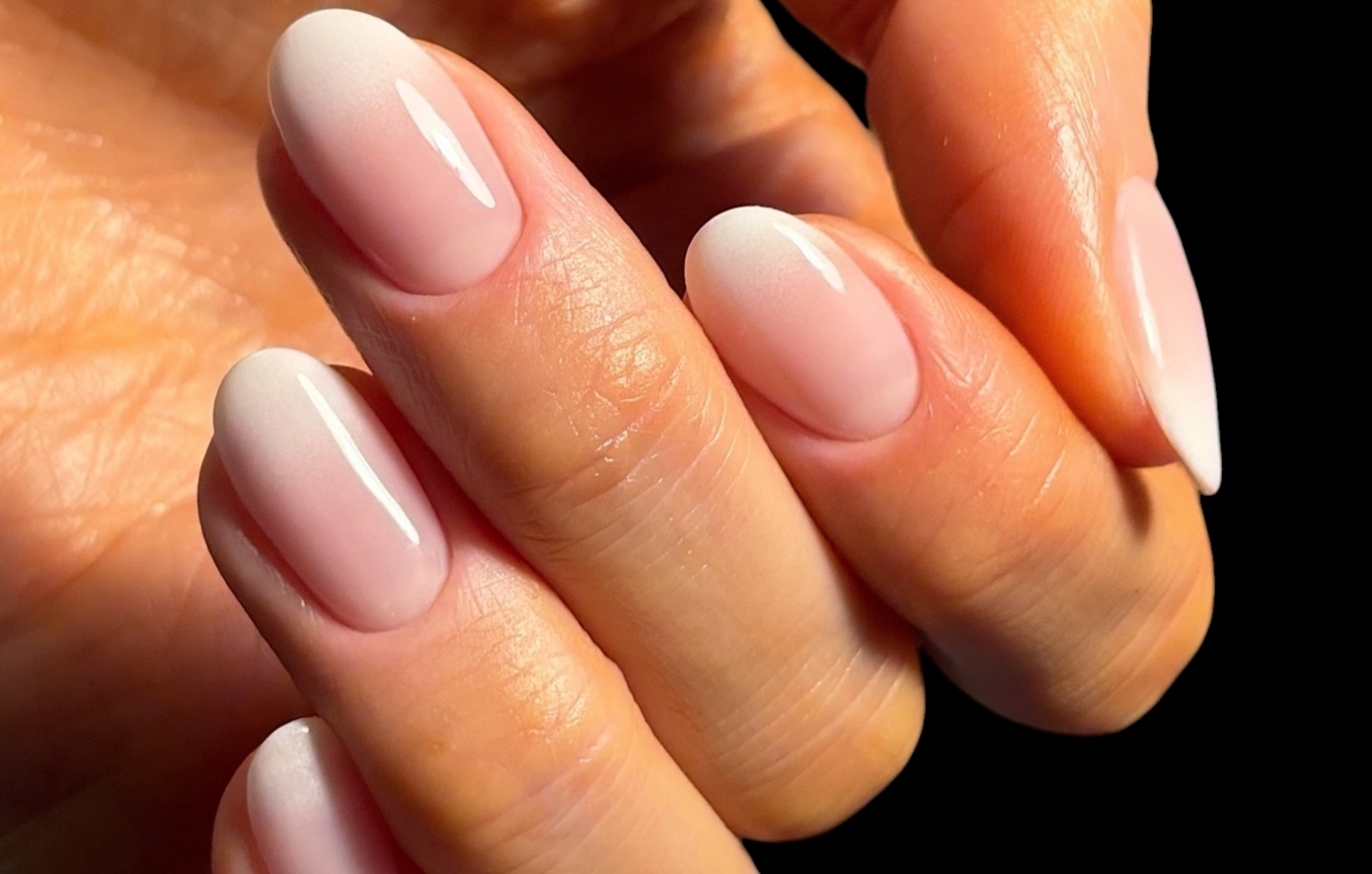 Τα &#8220;Naked Nails&#8221; είναι η πιο δυνατή τάση στο μανικιούρ &#8211; 4 βερνίκια για να πετύχετε αυτην την απόχρωση 